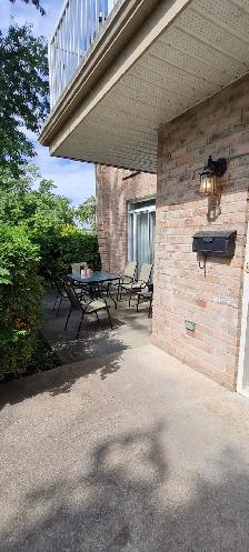 Furnished Corner Condo/Townhouse in Beaconsfield - Photo 9