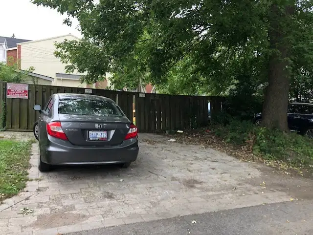 Parking spots for rent for the Summer - Photo 2