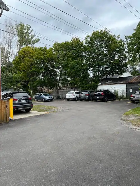 Parking spots for rent for the Summer - Photo 4