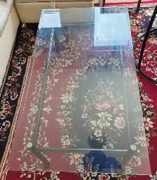 Table en vitre(75$):438-994-8929