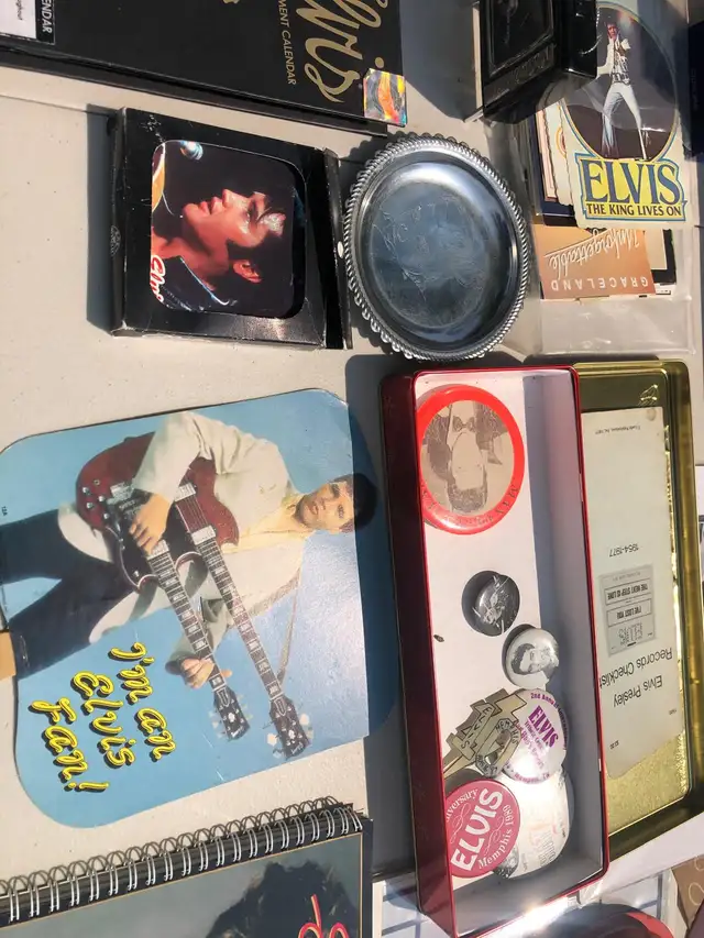Elvis Memorabilia Selling as a lot - Photo 10