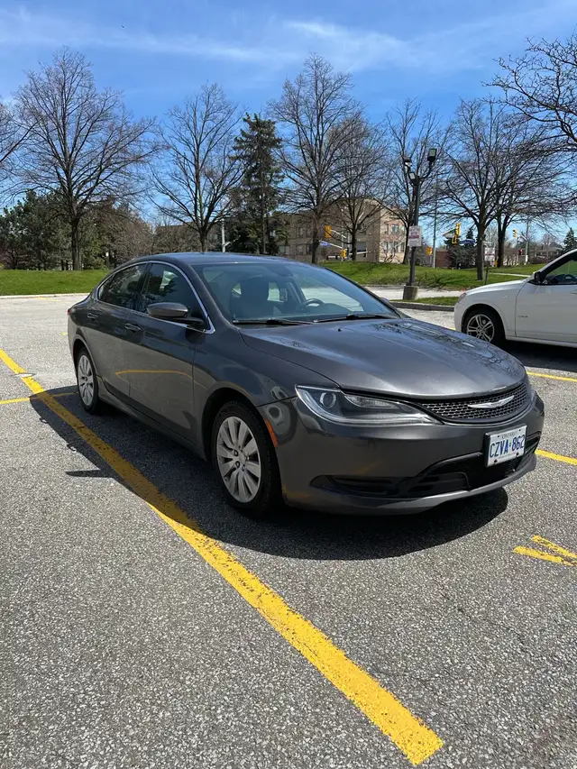 2016 Chrysler 200 - Photo 2