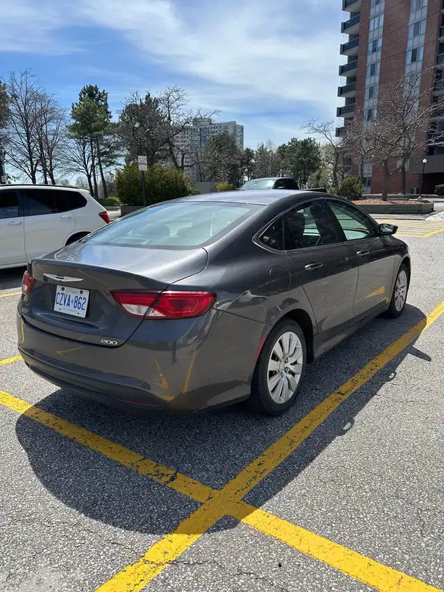 2016 Chrysler 200 - Photo 3