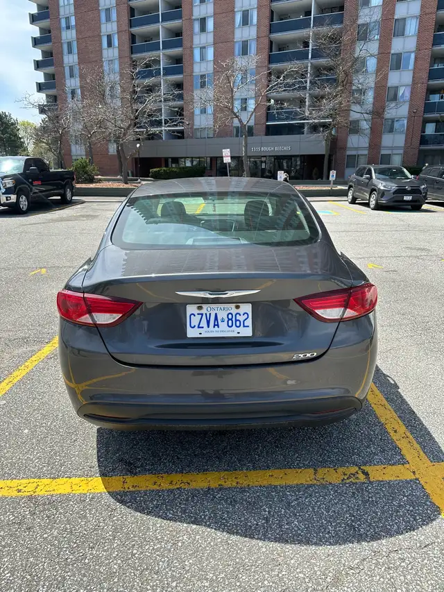 2016 Chrysler 200 - Photo 5