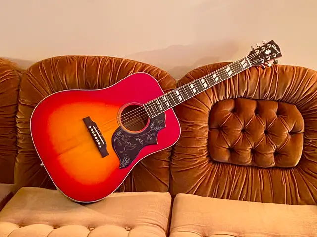 'NEW' Acoustic-Electric Guitar Hummingbird, Gibson Copy, GREAT! - Photo 2