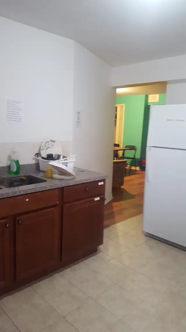 Immediately-Private room, females only, near Centennial College - Photo 3