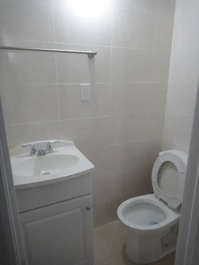 Immediately-Private room, females only, near Centennial College - Photo 6