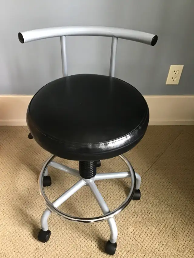 Rolling stool (for shop, desk) - Photo 2
