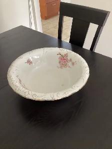 Antique porcelain wash basin