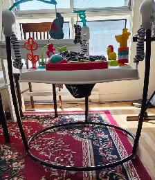 Sauteuse pour bébé(40$):438-994-8929