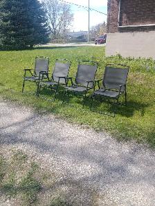 4 folding lawn patio chairs like new