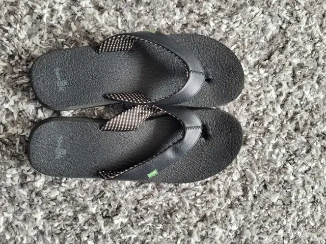 Sanuk Flip Flops