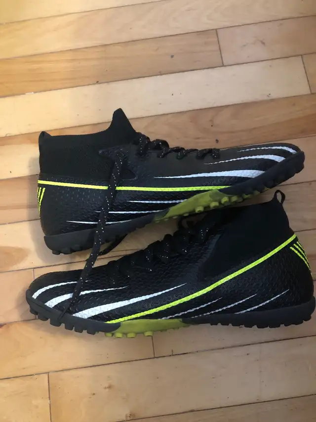 soulier de soccer pour homme 10 1/2