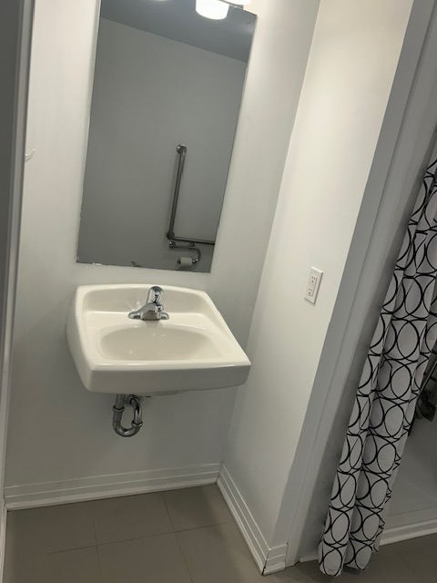 Room for rent. Contact  416-219-8208. $1,500   utilities - Photo 7