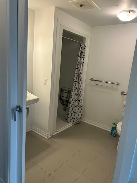 Room for rent. Contact  416-219-8208. $1,500   utilities - Photo 9