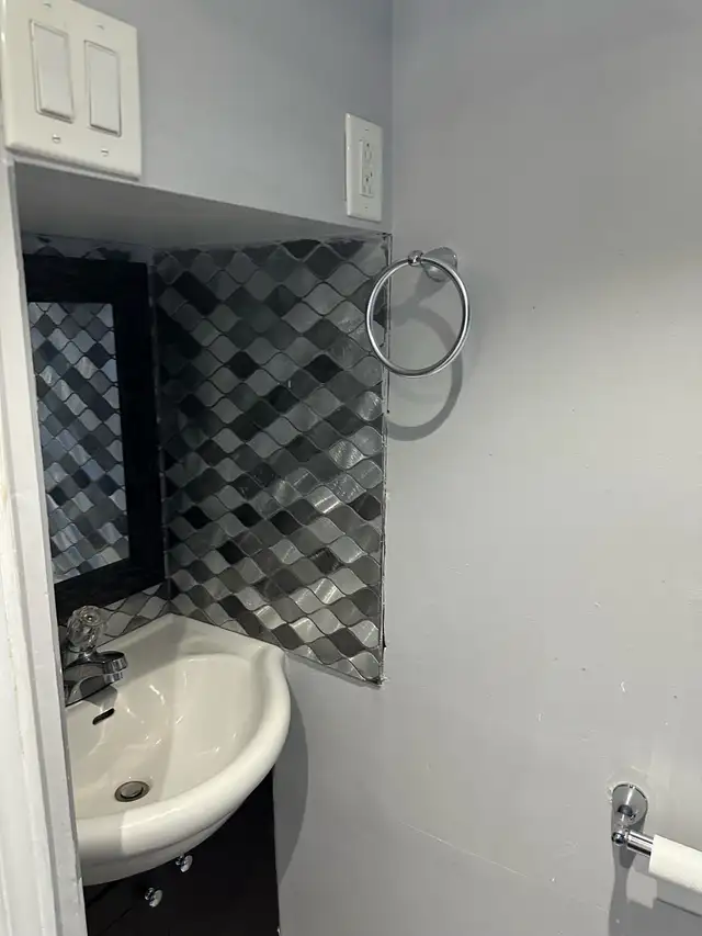 I Room For Rent in the basement for Single Female only - Photo 7