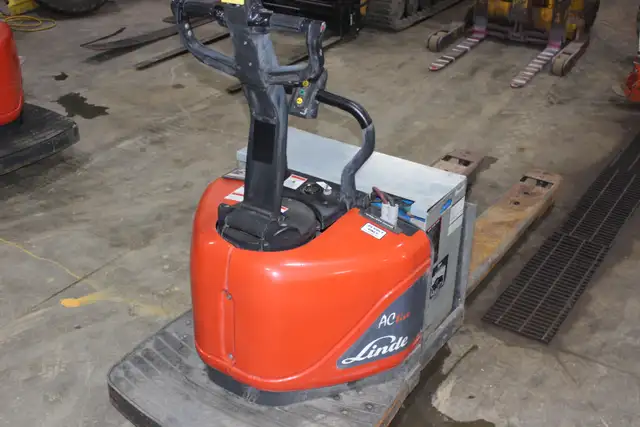 LINDE ELECTRIC PALLET JACK - Photo 3