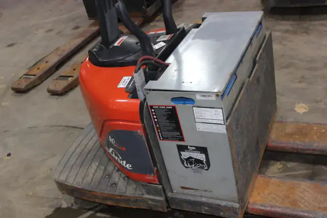 LINDE ELECTRIC PALLET JACK - Photo 4
