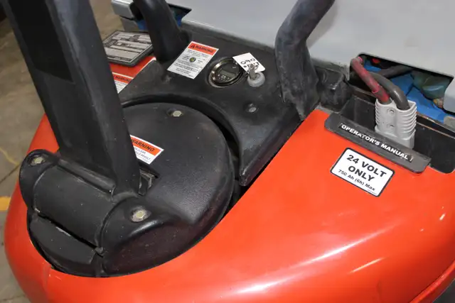 LINDE ELECTRIC PALLET JACK - Photo 5