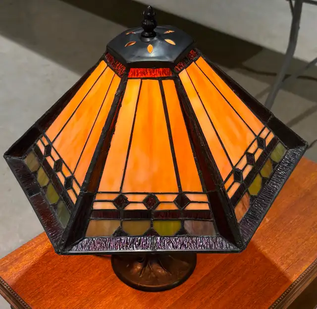 Tiffany-Style Stained Glass Table Lamp w Geometric Pyramid Shade - Photo 2