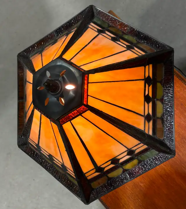 Tiffany-Style Stained Glass Table Lamp w Geometric Pyramid Shade - Photo 3