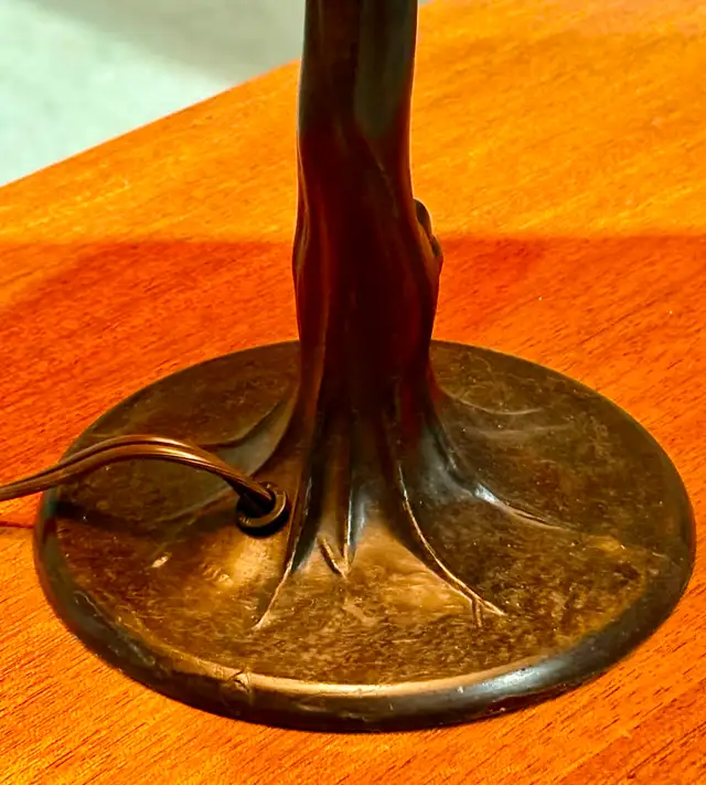 Tiffany-Style Stained Glass Table Lamp w Geometric Pyramid Shade - Photo 4