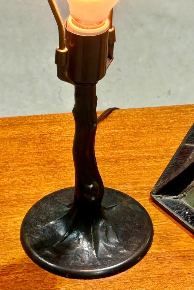 Tiffany-Style Stained Glass Table Lamp w Geometric Pyramid Shade - Photo 7