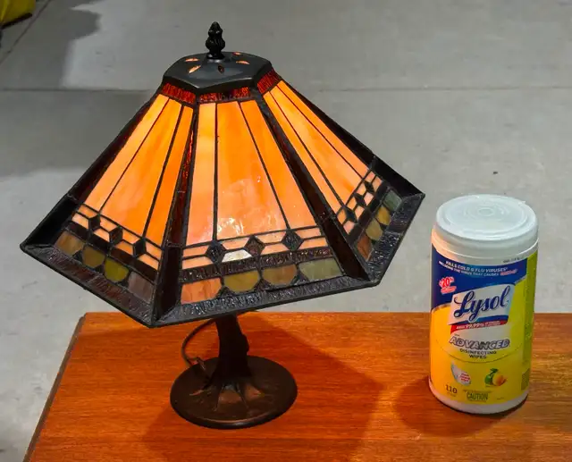 Tiffany-Style Stained Glass Table Lamp w Geometric Pyramid Shade - Photo 9