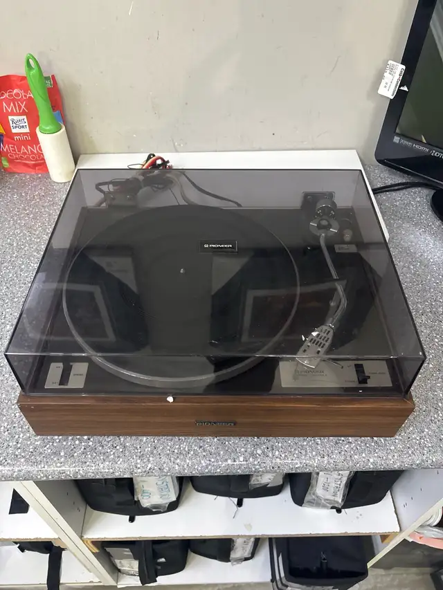 Pioneer PL-10 TurnTable Missing foot - Photo 2
