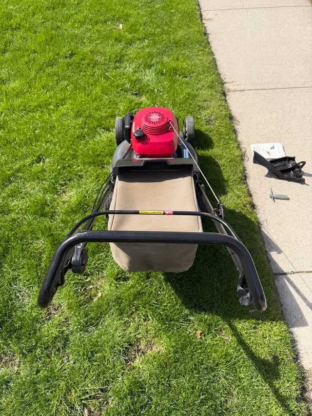 Honda Lawn Mower Quadra Cut System HRR 216 - Photo 2