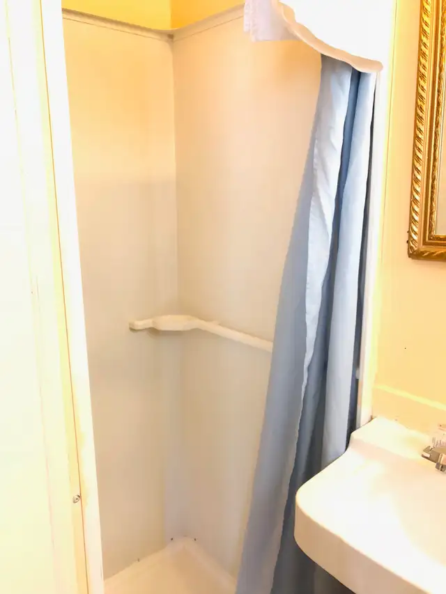 Single and Double Rooms available for Rent-Innisfail Alberta - Photo 6