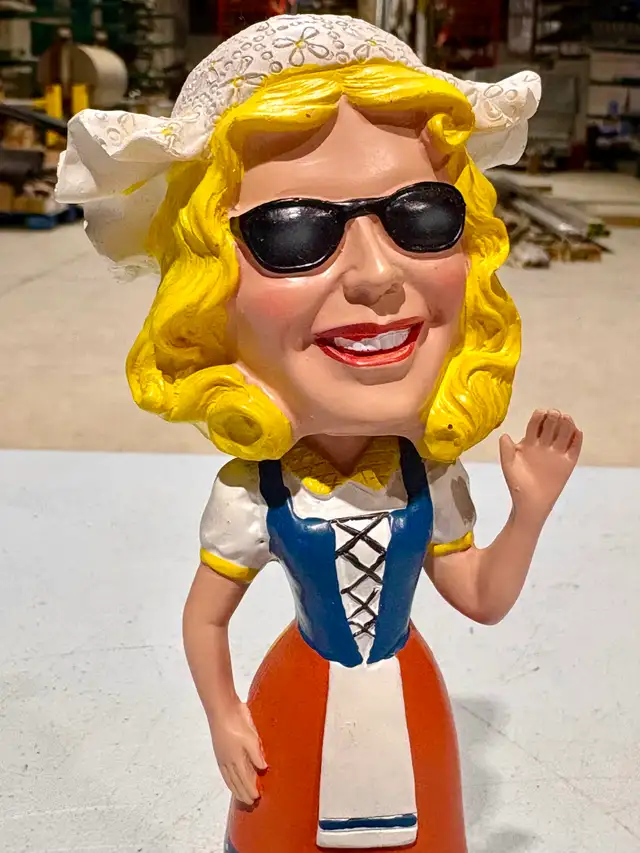 Schneider's Promotional Bobblehead Figurine (Original Packaging) - Photo 2