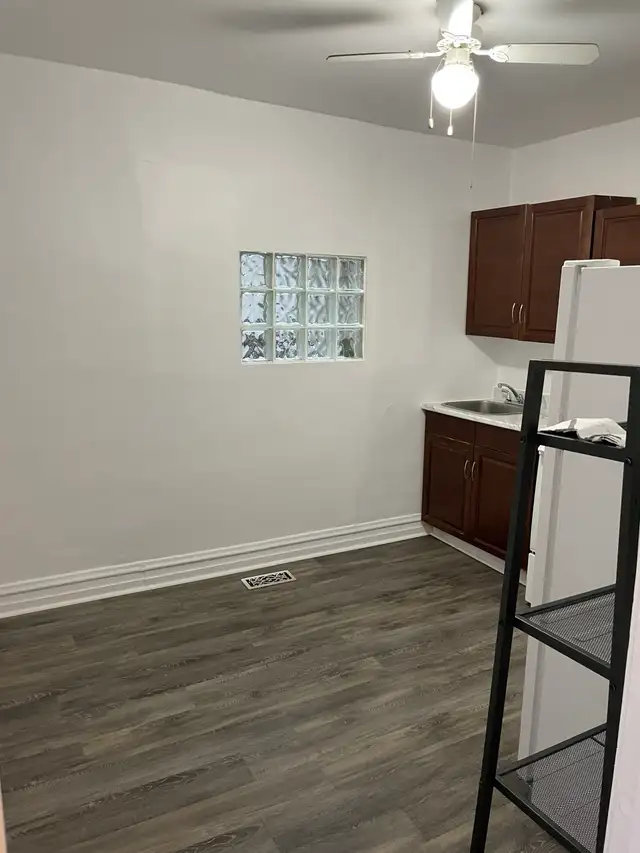 Bachelor apartment: New Edinburgh - separate kitchen - Photo 7