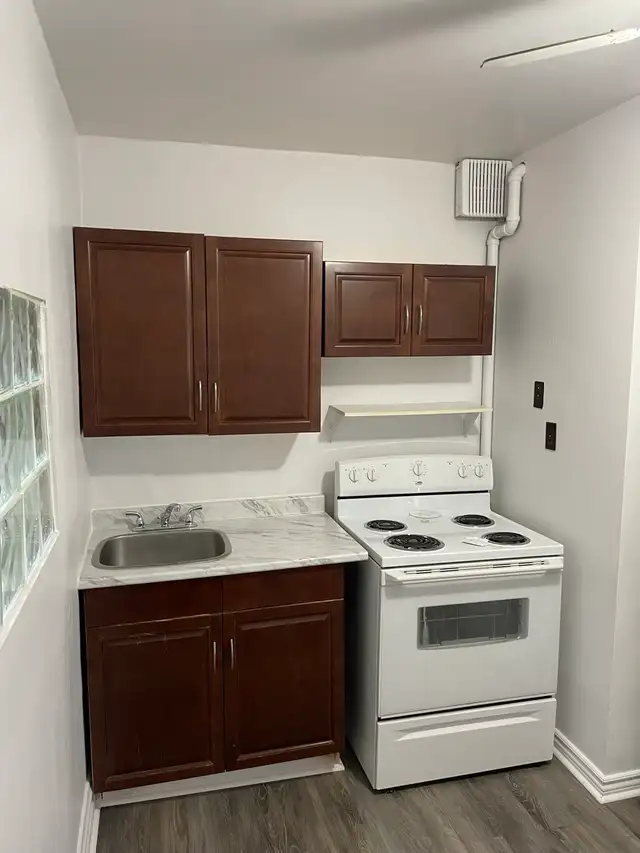 Bachelor apartment: New Edinburgh - separate kitchen - Photo 8