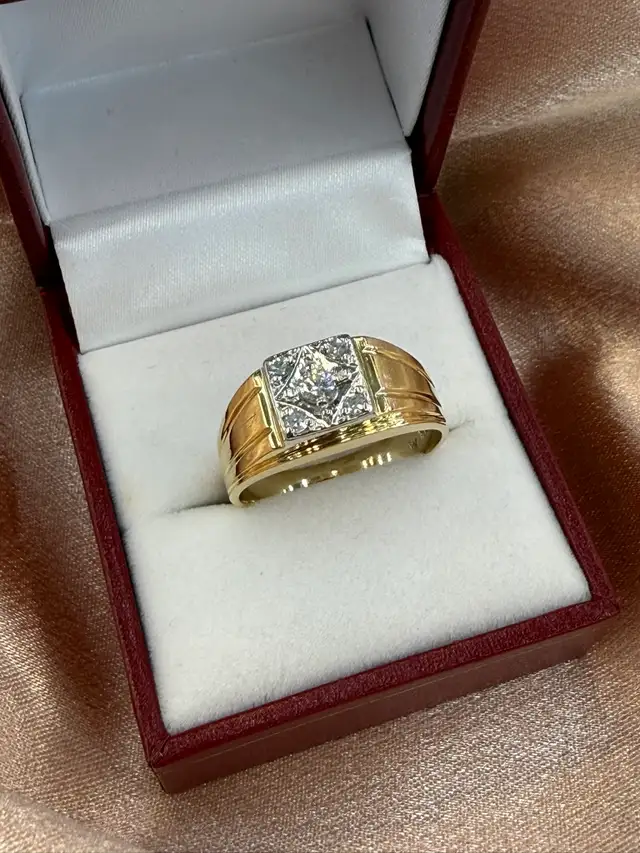 10K Gold Men's Diamond Ring -0.16CTW - Photo 2