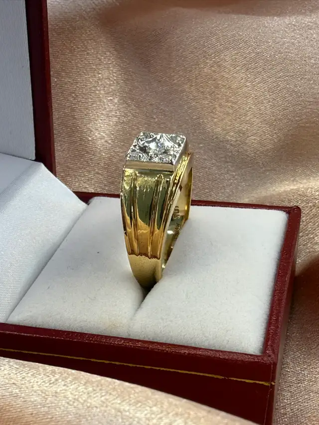 10K Gold Men's Diamond Ring -0.16CTW - Photo 3