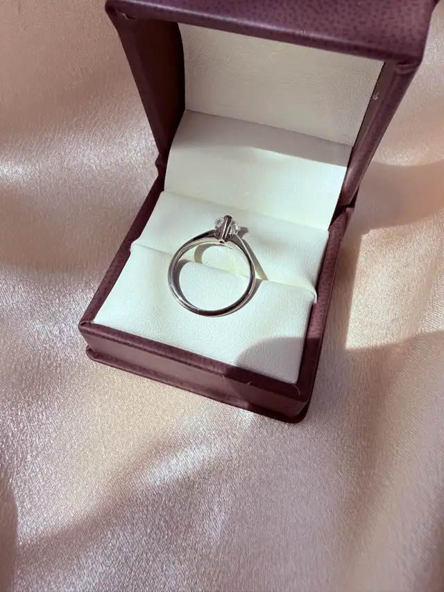 Platinum Heart Shaped Diamond Solitaire Ring - VVS2 - Photo 5