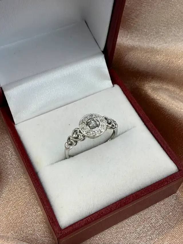 Cute 10K White Gold Diamond Halo Ring