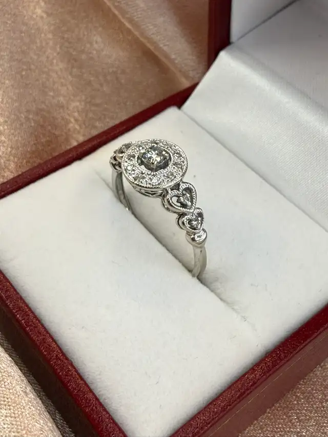 Cute 10K White Gold Diamond Halo Ring - Photo 2