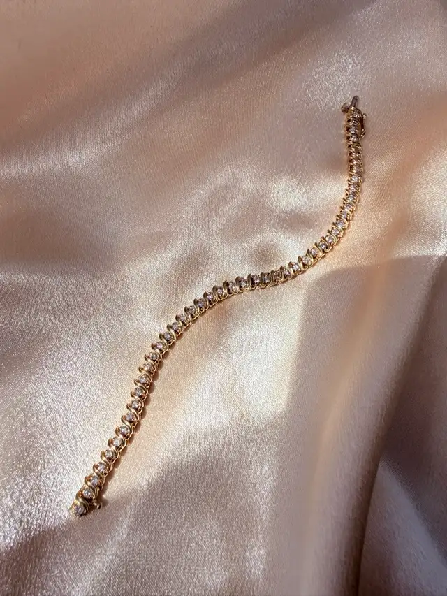 18K Gold Diamond Tennis Bracelet - 2.07CTW