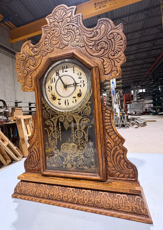 Oak Wood Gingerbread-Style Mantel Clock (E. Ingraham Company)