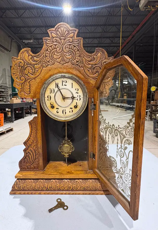 Oak Wood Gingerbread-Style Mantel Clock (E. Ingraham Company) - Photo 3