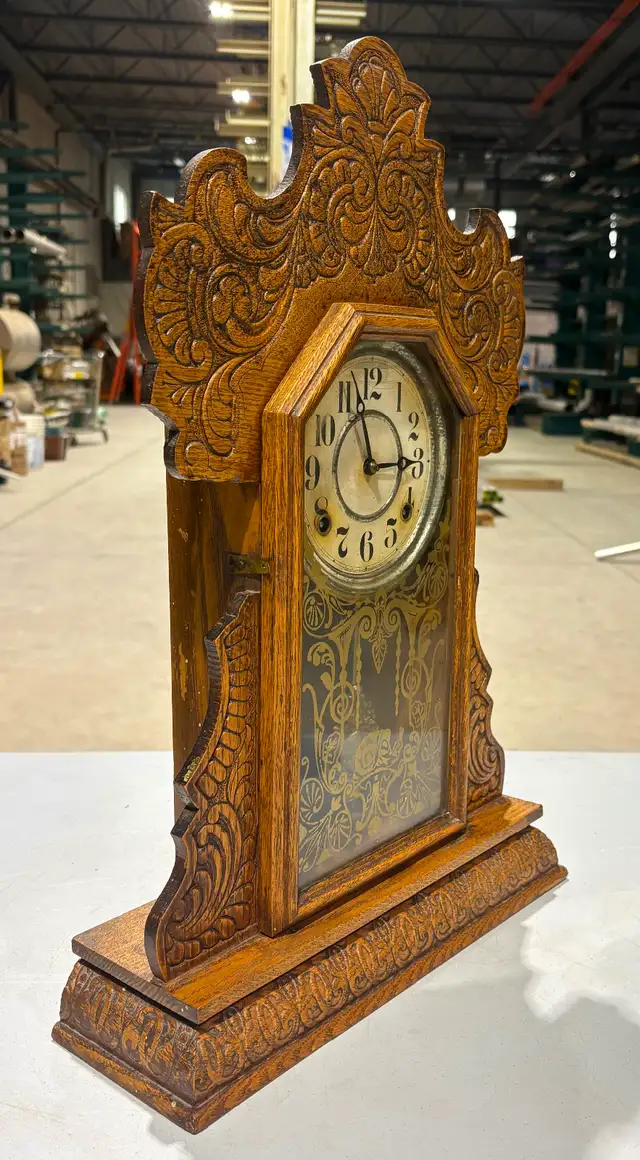 Oak Wood Gingerbread-Style Mantel Clock (E. Ingraham Company) - Photo 4