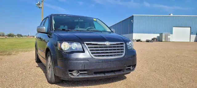 2008 chrysler town and country - Photo 2