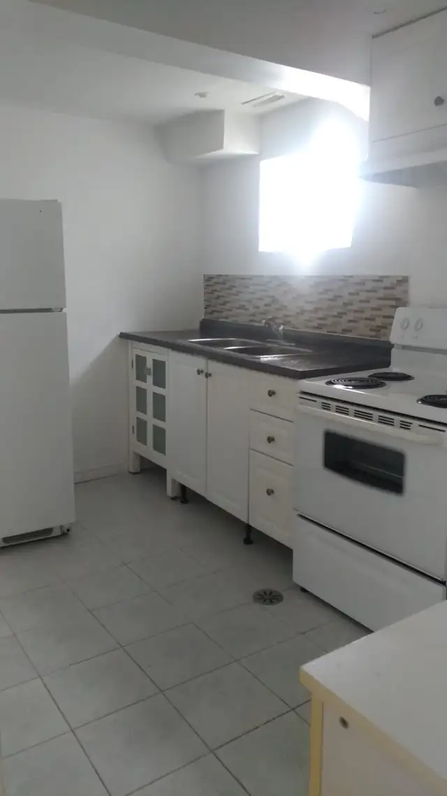 Available 1 bedroom basement apartment - Photo 6