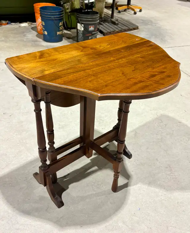 Antique Walnut Drop-Leaf Gate-Leg Side Table (Apartment-Sized!) - Photo 4