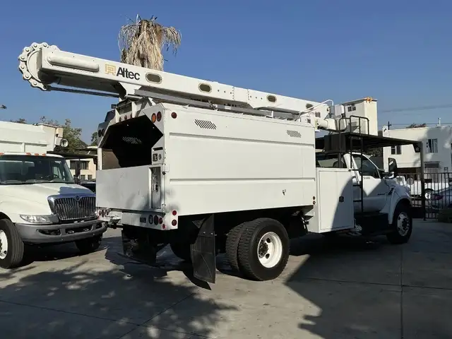 2017 Ford F750 Altec LR7-56 Bucket Truck - Photo 3