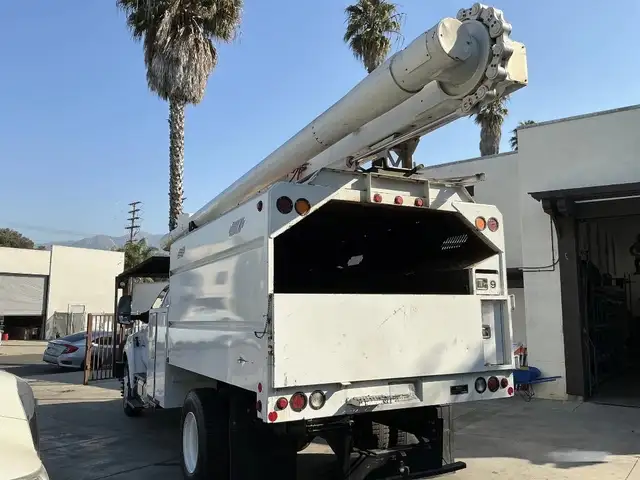 2017 Ford F750 Altec LR7-56 Bucket Truck - Photo 4
