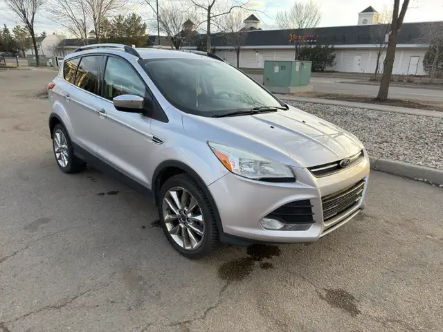 2014 Ford Escape Titanium 4WD – 2.0L EcoBoost – Low KM – Mint