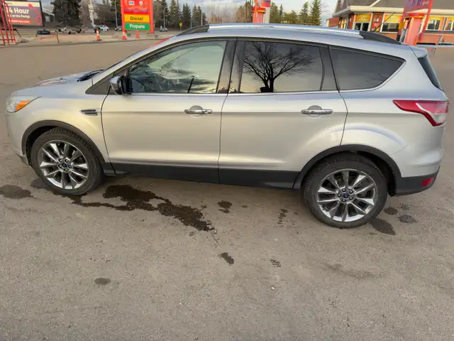 2014 Ford Escape Titanium 4WD – 2.0L EcoBoost – Low KM – Mint - Photo 2